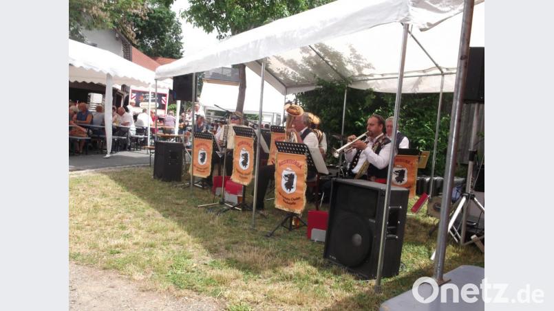 Die Kapelle &quot;Semihorka&quot; darf beim Backofenfest nicht fehlen. Sie spielten und sangen bis in den späten Abend. Bild: trj