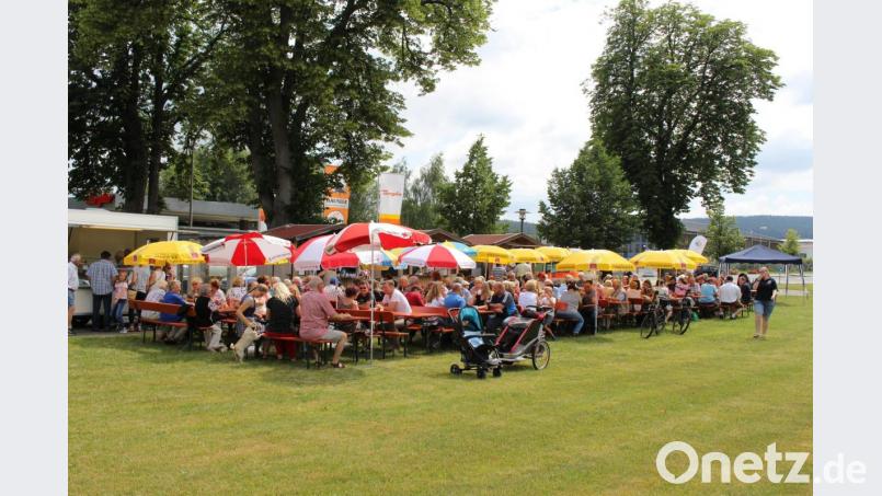 In der Grünanlage an der Kemnather Straße schlug die BRK-Bereitschaft für den &quot;Kaffee im Park&quot; ihre Zelte auf. Bild: njn