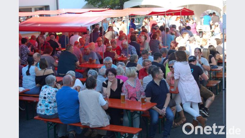 Großen Zusprach fand im vergangenen Jahr das Altenstädter Rathausfest. Die Veranstalter erhoffen sich auch heuer wieder viele Gäste und ein schönes Festwetter. Bild: sm