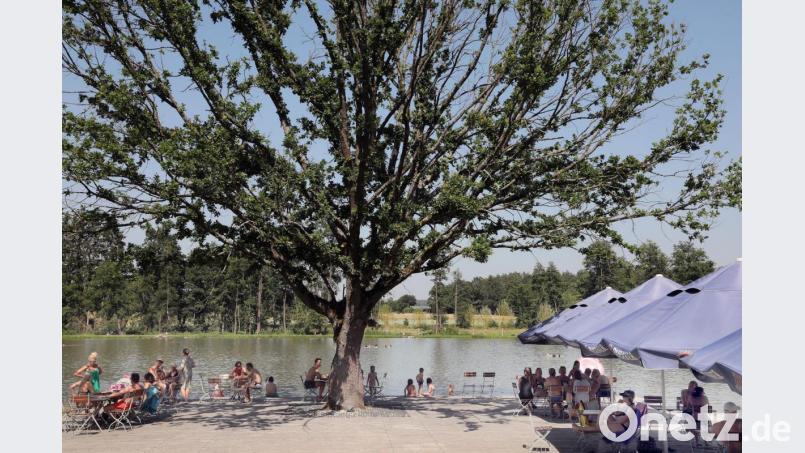 10.000 Besucher zählte das Schätzlerbad am Mittwochnachmittag, dem vorerst heißesten Tag dieses Jahres. 36 Grad wurden um 15.15 Uhr im Bad gemessen. Bild: Wolfgang Steinbacher