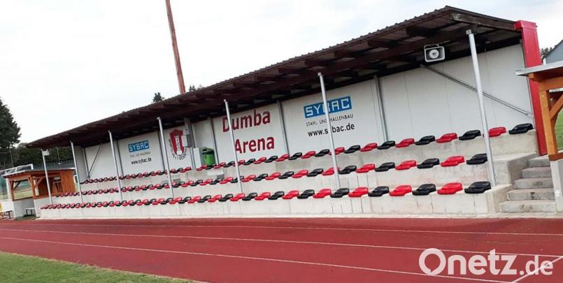 Umbau der Tribüne durch den Sportclub. Bild: ü