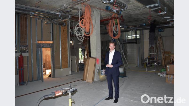 Geschäftsführer Marius Aach überzeugt sich fast täglich vom Fortgang des zweiten Bauabschnitts. Bild: Bernhard Krebs