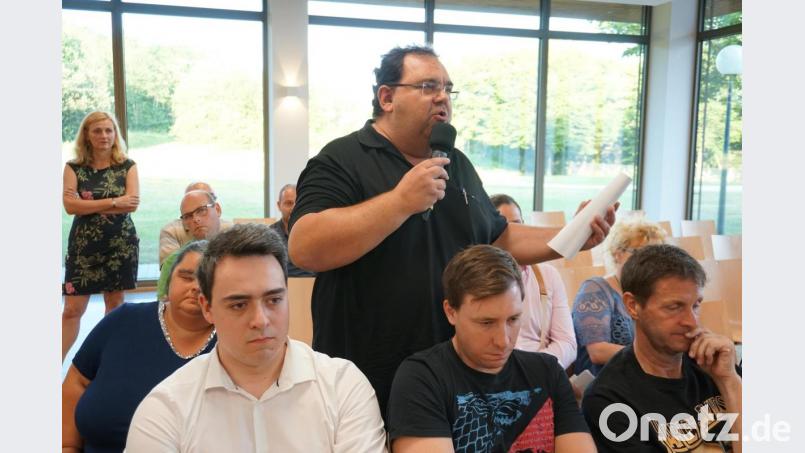 Michael Schickram vom Wirtschaftsforum trug bei der Bürgerversammlung seine Anliegen vor. Bild: Christopher Dotzler