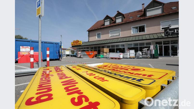Netto baut um. Schon am Dienstag, 2. Juli, soll der Discounter wieder öffnen. Dann auch mit einem kleinen Back-Shop. Bild: Wolfgang Steinbacher