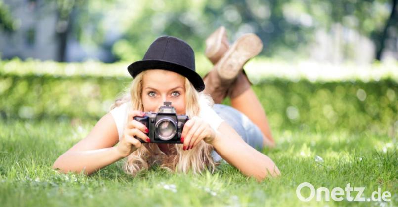 Nicht mal eine Kamera ist in unserer modernen Smartphone-Zeit noch zwingend nötig. Die meisten Mobiltelefone sind mittlerweile mit sehr guten Kameras ausgestattet, die es wirklich einfach machen, sich glücklich zu knipsen. Bild: Peter Atkins – stock.adobe.com