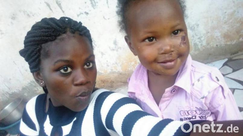 Die an Hepatitis B erkrankte Esther und ihre Adoptivtochter Precious. Bild: exb