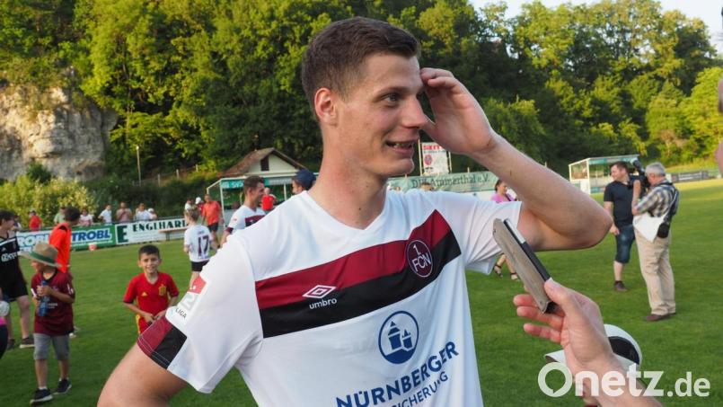 Patrick Erras war ein gefragter Mann nach dem Spiel in Ammerthal. Bild: ref