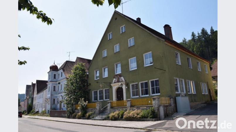 "Es wird eine schwierige Geburt werden" - Dominante Leerstände prägen das Ortsbild in Hohenburg. Dem wollen jetzt Bürgermeister und Marktgemeinderat entgegensteuern. Bild: bö