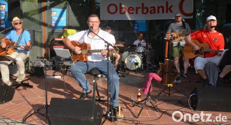 "Austria 7" begeistern bei der Sommerserenade im Max-Reger-Park. Bild: Kunz