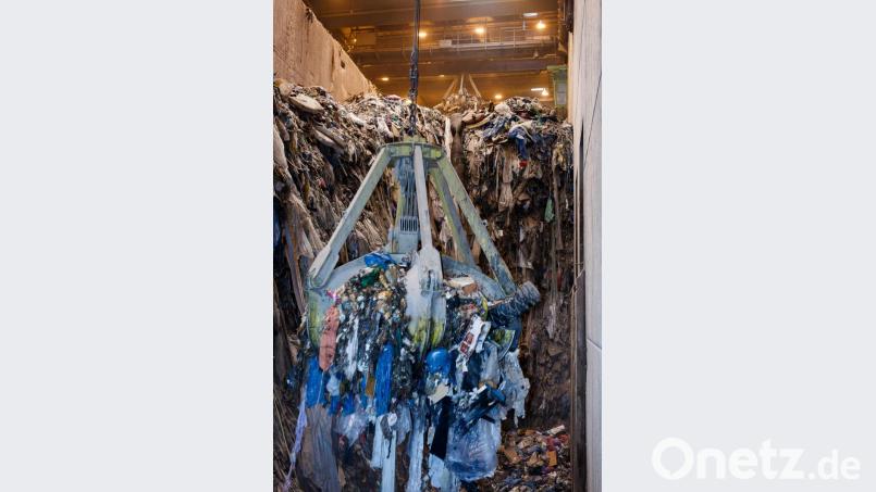 Die Bunker des Müllkraftwerks sind voll. Gewerbeabfall wird deshalb wohl noch bis Ende des Jahres nicht angenommen. Bild: Hösamer