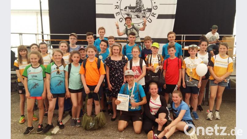 30 Läufer des Ortenburg-Gymnasiums gingen in Regensburg an den Start. Einige erkämpften sich einen Platz auf dem Treppchen. Bild: lg