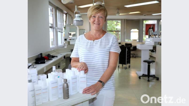 Renate Weiß schließt am Wochenende ihre „Frisurenecke“ in der Wörthstraße. Bild: Wolfgang Steinbacher
