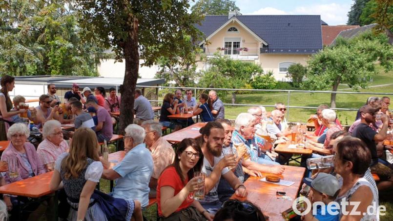 Zahlreiche Gäste lockt der Museumsfrühschoppen des Heimatmuseums in den Klostergarten. Bild: exb