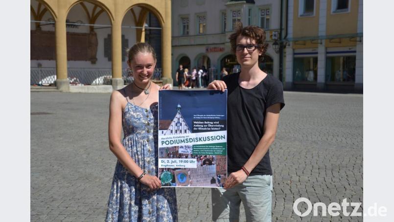 Lena Ibler und Benedikt Lueger haben die &quot;Firdays for Future&quot;-Podiumsdiskussion in Amberg mitgestaltet. Bild: wpt