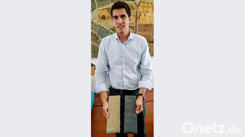 Planer Robin Mecka hatte Muster für den möglichen Belag eines Stegs dabei. Bis zur Auswahl kam der Stadtrat aber nicht. Bild: Hösamer