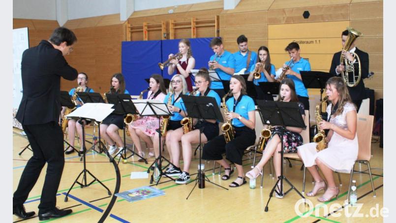 Die Big Band unter Leitung von Andreas Lehmann brachte zusammen mit anderen Ensembles musikalischen Schwung in die OGO-Sporthalle. Bild: lg