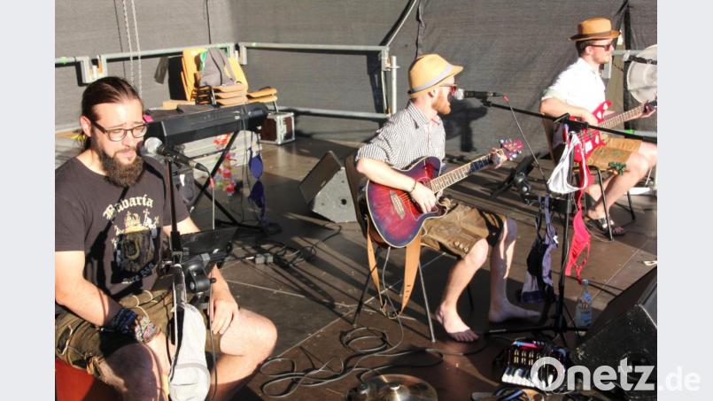 Das Comedy-Trio &quot;Barbari Bavarii&quot; begeisterte die Fans vor der Seebühne in Tirschenreuth, auch wenn&#039;s manchmal recht derb wurde. Bild: kro