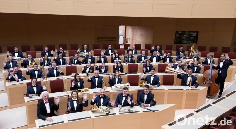 Wer reinkommt, ist drin - beim Benefizkonzert des Polizeiorchesters Bayern zugunsten der Hilfsaktion &quot;Lichtblicke&quot;. Und wer bei der Verlosung Glück hat, ist am 6. Juli sogar umsonst dabei. Bild: Bereitschaftspolizei Bayern/Tobias Epp