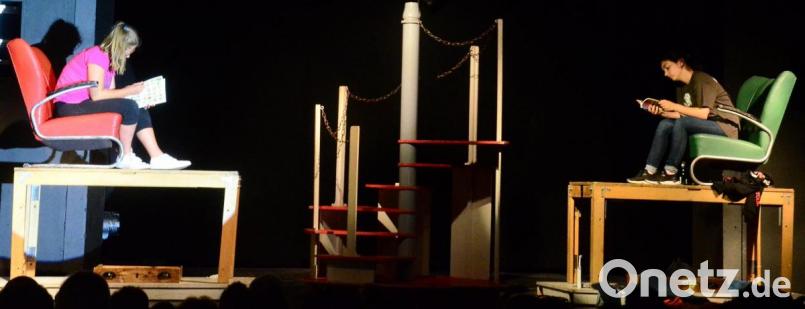 Zwei pubertierende Mädchen, von denen eines an einer Depression erkrankt ist. Das Publikum sollte die Symptome feststellen. Bild: Kunz