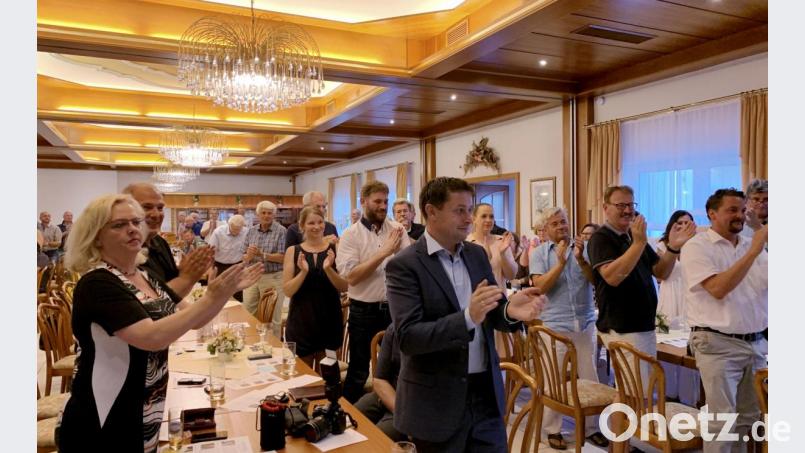 Die Weidener CSU feiert sich und ihre drei OB-Kandidaten, die sich für die „Urwahl“ beworben haben. Bild: Karin Wilck