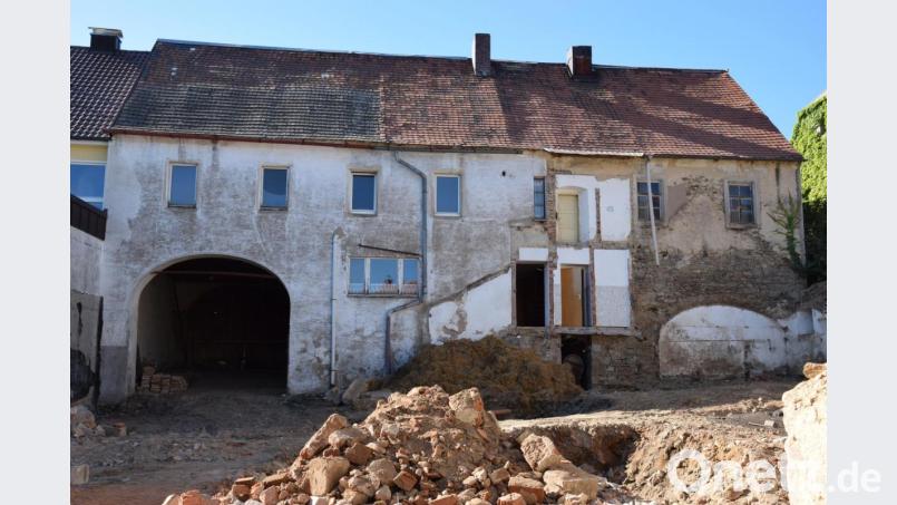 Die Abbrucharbeiten am Anwesen Marktplatz 13 (rückwärtige Ansicht von der Hauergasse aus) sind fast abgeschlossen. Bild: fla