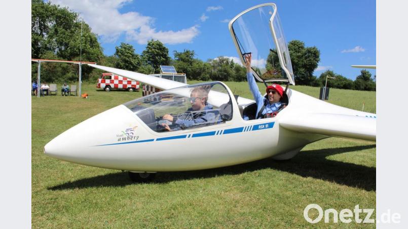 Caroline Wellnhofer hebt gerne ab. Sie ist die jüngste Flugschülerin der Luftsportgruppe Amberg. Bild: Evi Wagner