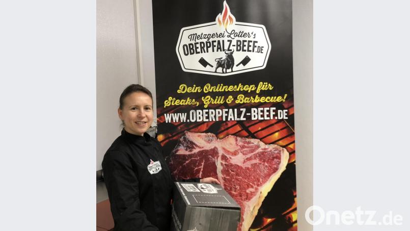 Tatjana Koch ist unter anderem für den Versand von Fleisch und Wurst zuständig. Bild: exb