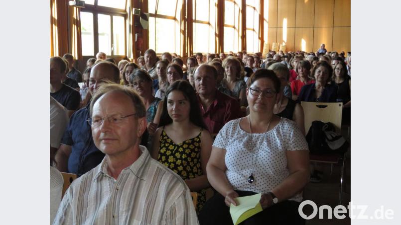 Sehr viele Zuhörer sind am Donnerstag zum Sommerkonzert gekommen. Bild: ubb