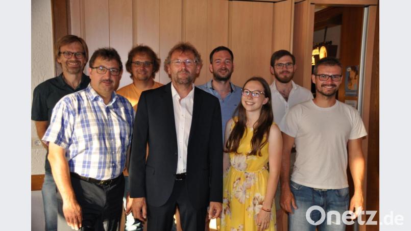 Mit Thomas Schöcklmann, Michael Zapf, Andreas Prechtl, Hermann Schraml, Klaus Wegmann, Katrin Zapf, Tobias Bernhard und Martin Mayer (von links) gehen die Freien Wähler in den Kommunalwahlkampf. Bild: ak