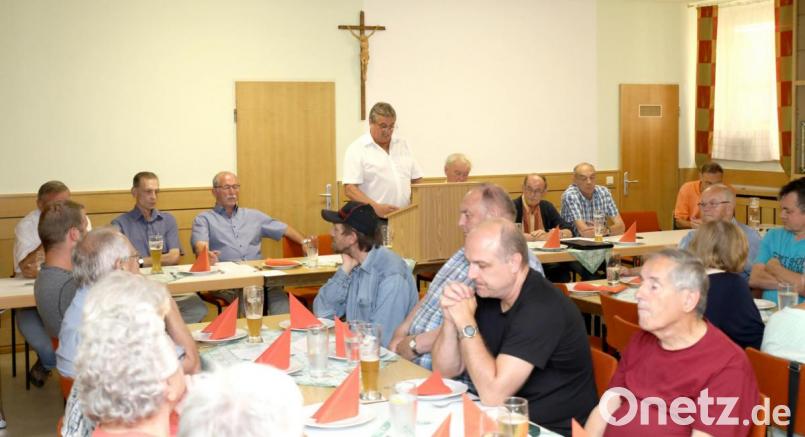 Mitgliederversammlung der Gemeinnützigen Baugenossenschaft im Kleinen Saal des Kolpinghauses. Am Rednerpult Vorstandsvorsitzender Dieter Döppl. Bild: njn