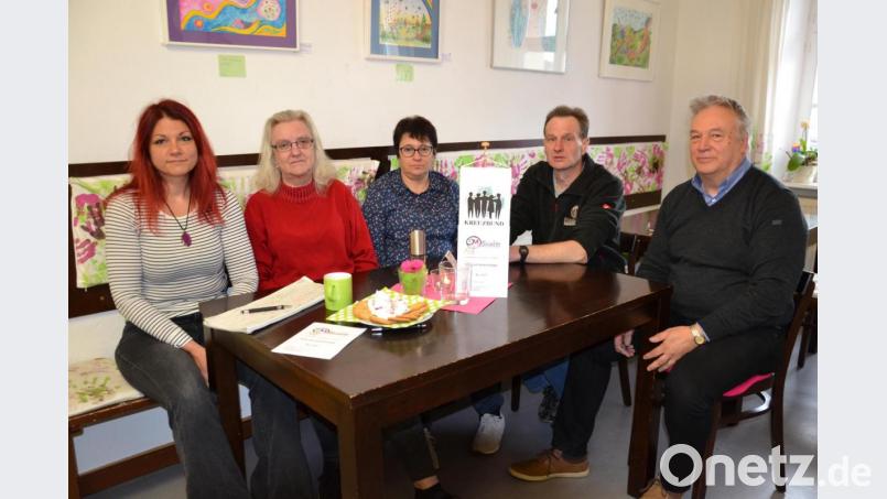 Gabi Zachmann, Gabriele Lehner und Regionalleiter Philipp Hausknecht (links) sind verantwortlich für die neue Kreuzbund-Gruppe in Kemnath. Klaus-Georg Bär, Leiter der Caritas-Fachambulanz für Suchtprobleme, ist deren Ansprechpartner. Bild: luk