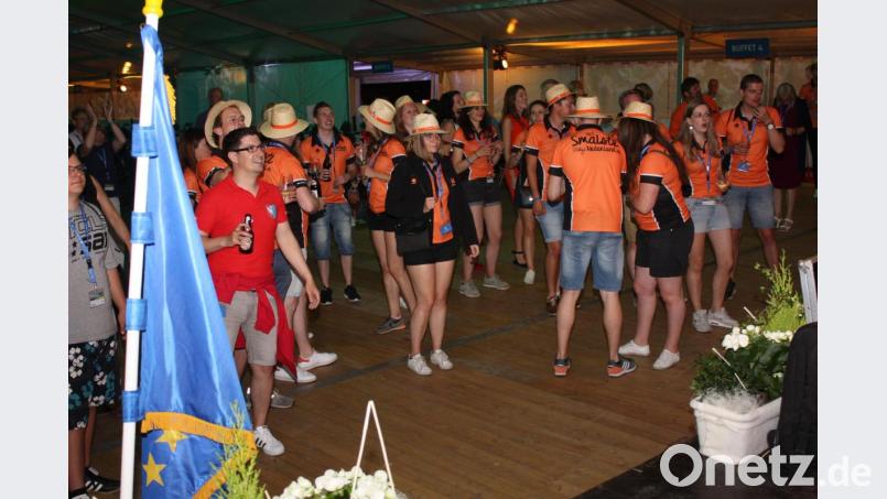 Für mächtig Stimmung neben dem offiziellen Programm sorgen beim Neustadt-Treffen die jungen Musiker aus den Niederlanden. Bild: ui