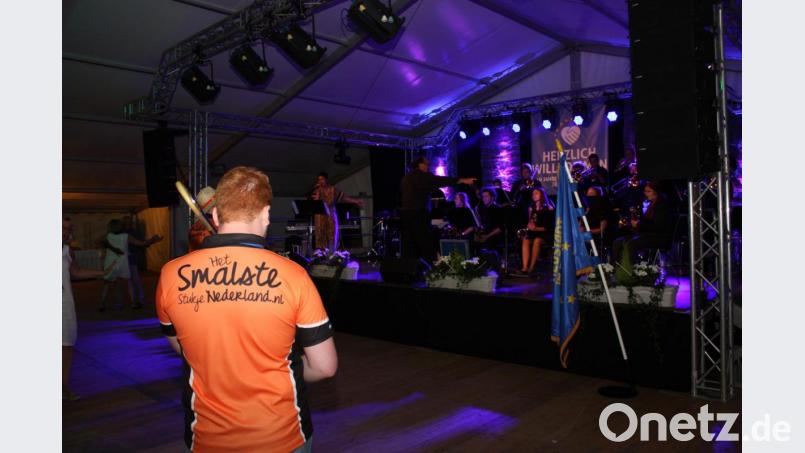 Für mächtig Stimmung sorgen beim Neustadt-Treffen die jungen Musiker aus den Niederlanden zusammen mit der Bigband der Kreismusikschule Bad Königshofen. Bild: ui