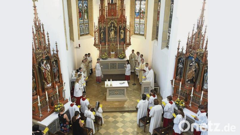 Bei der Festmesse zur Wiedereröffnung der Friedhofskirche strahlte St. Katharina – nach sieben Jahren Renovierung – wieder in vollem Glanz. Bild: Petra Hartl