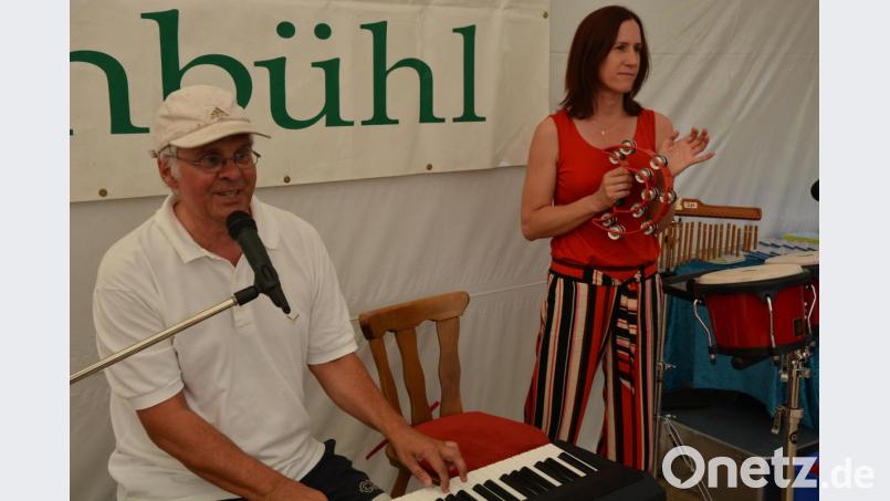 Das Passauer Künstlerehepaar Martin und Martina Göth gestaltete das Mitmachspiel mit dem Konnersreuther Kinderhaus. Bild: jr