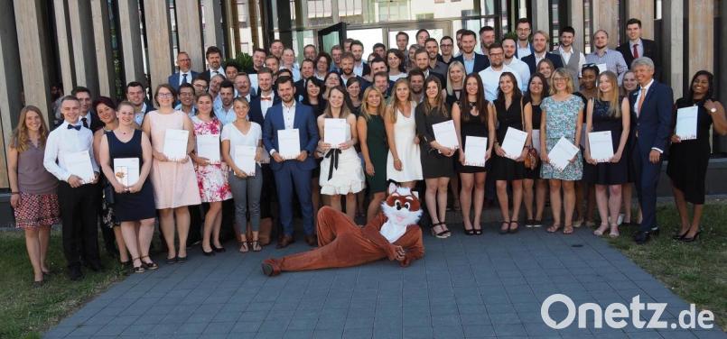 Sie stellen die Mehrheit der diesjährigen Absolventen an der OTH in Weiden und belegen der Studiengänge Wirtschaftsingenieurwesen sowie Medizintechnik. Bild: Bühner