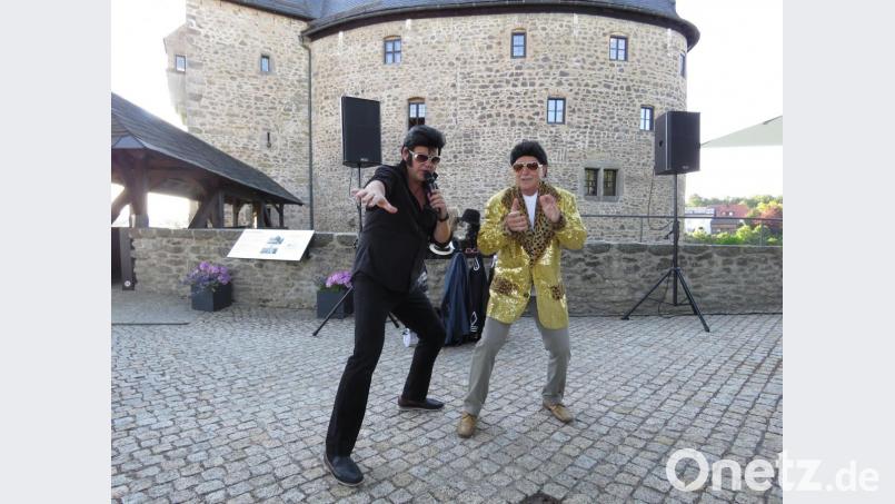 Alber Üblacker (rechts) durfte den Elvis gemeinsam mit Marx O. Vincent mimen. Bild: ubb