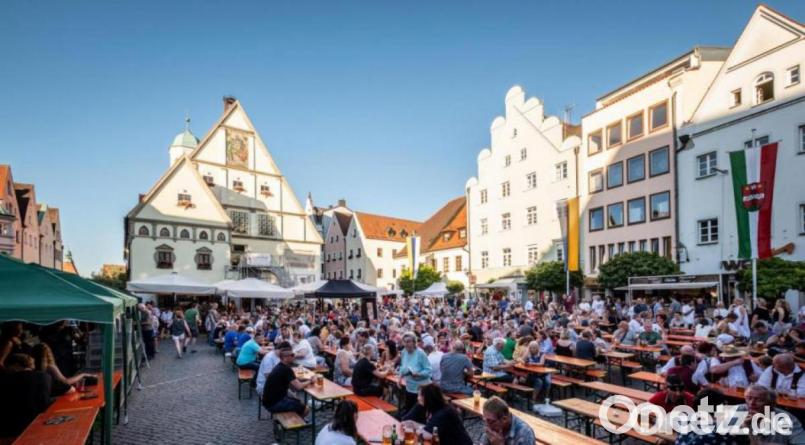 Von der Weintaufe und damit der Feier zum 50-jährigen Partnerschaftsjubiläum mit Weiden am See geht es nahezu ohne Unterbrechung weiter mit dem „Warm-up“ zum 49. Bürgerfest. Bild: pml