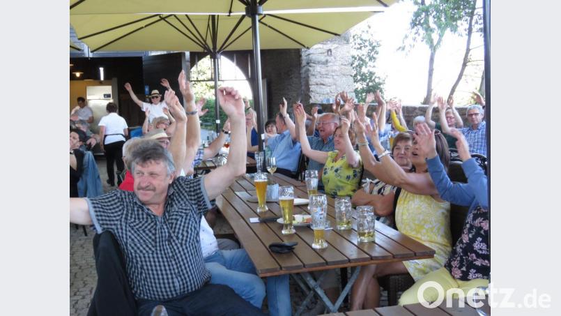 Ausgelassen feierten die Gäste den schönen, lauschigen Sommerabend. Bild: ubb