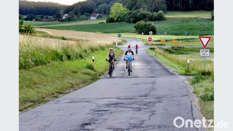 Die Gemeindeverbindungsstraße von Kirchenreinbach nach Schmidtstadt zeigt deutliche Verschleißspuren. Sie gehört zu den favorisierten Strecken für eine bauliche Auffrischung. Bild: ds