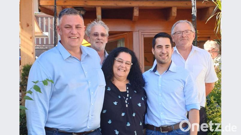 Roland Magerl, Tom Braun, Claudia Marino, Stefan Löw und Max Grundstein (von links) bilden den neuen AfD-Bezirksvorstand. Bild: exb