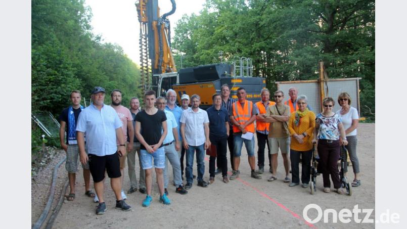 Hochinteressante Informationen erhielten die Mitglieder der CSU-Verbände der Großgemeinde Vilseck an der Bahntrasse zwischen Vilseck und Neukirchen, die derzeit saniert wird. Bild: ct