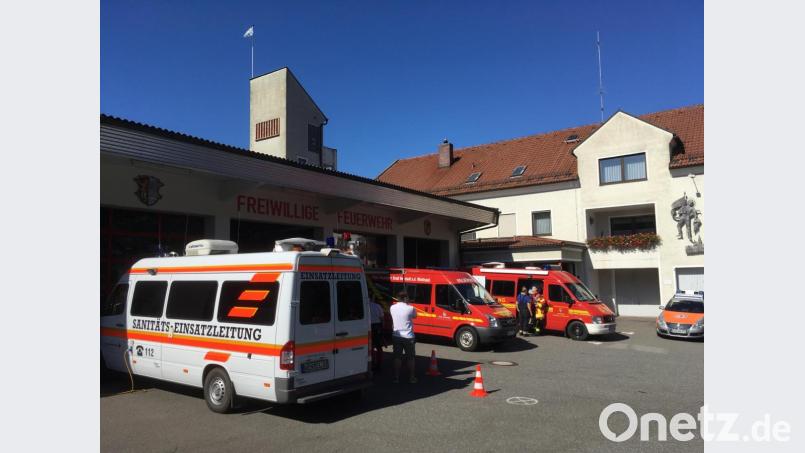 Polizei und Rettungskräfte suchten in Neustadt nach der seit Mittwoch vermissten 16-Jährigen. Bild: Gustl Beer