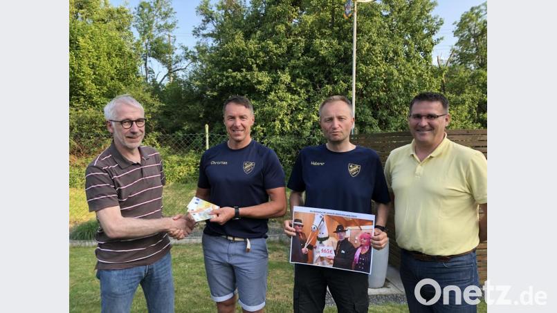 Bei der Spendenübergabe (von links): Jürgen Laubert, Christian Wiesneth, Jürgen Götz und Rainer Vater. Bild: exb