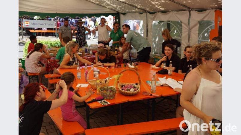 Im Schatten gab es unzählige Angebote der Vereine Bild: bkr