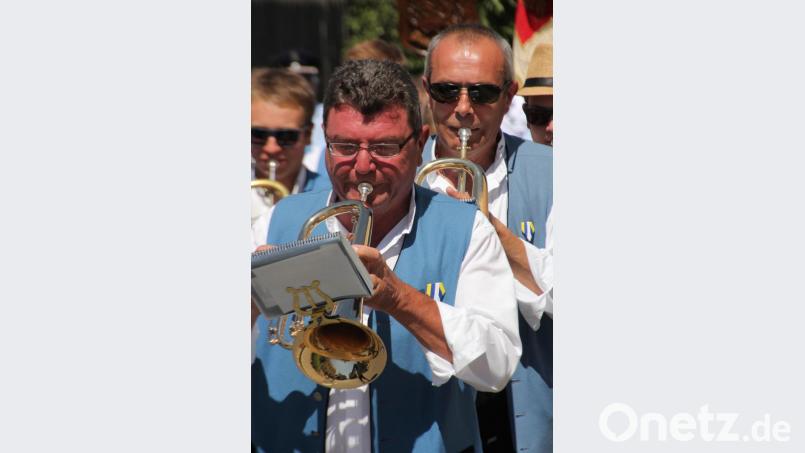 Sieben Blaskapellen sorgten für den musikalischen Schwung beim Festzug. Bild: kro