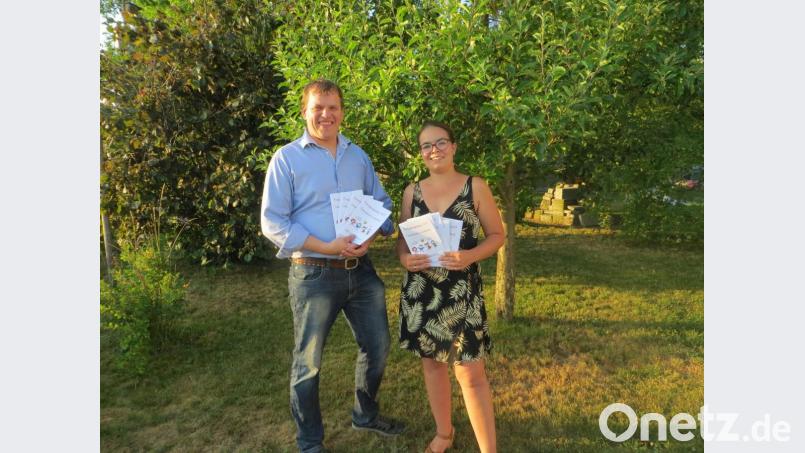 Die beiden Jugendbeauftragten der Gemeinde Leonberg, Tanja Wettinger und Martin Teubner, laden die Kinder und Jugendlichen ihrer Gemeinde zur Teilnahme am diesjährigen Ferienprogramm ein. Insgesamt elf Veranstaltungen warten auf sie. Anmeldungen sind ab sofort möglich. Bild: jr