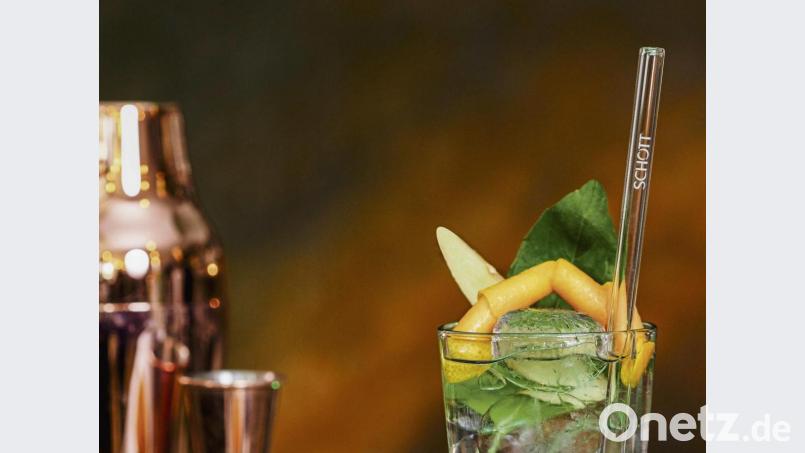 Glastrinkhalme sind schon länger auf dem Markt (nicht selten gefertigt aus Schott-Glas). Jetzt steigt der Rohrglas-Riese aus Mitterteich selbst ein und bietet „Schott Straws“ an. Bild: Schott