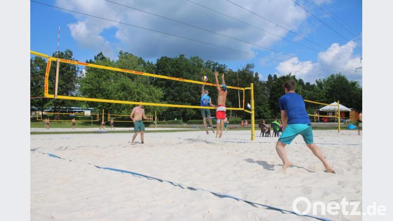 Nicht nur Kraft, sonder auch Gefühl gehört zum Beachvolleyball. Bild: sne