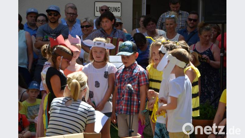 &quot;Seid willkommen liebe Gäste, heut bei unserem Feste. Wir freuen uns gar sehr, dass ihr gebt&#039; uns die Ehr&quot;, meinten Vorschulkinder. Bild: dob